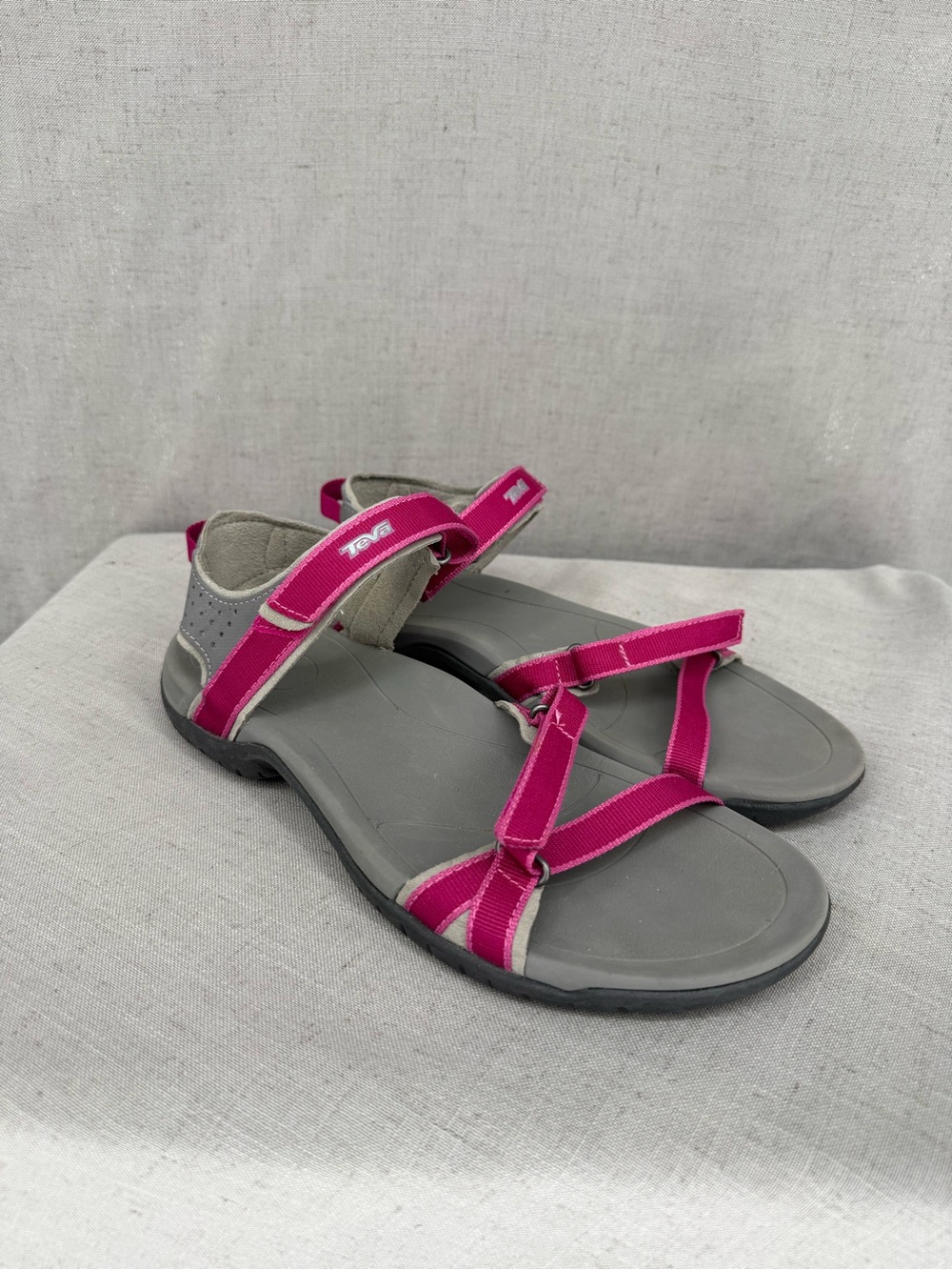 TEVA Women's Verra Hiking Sandal cherries jubilee Women's Sz 9